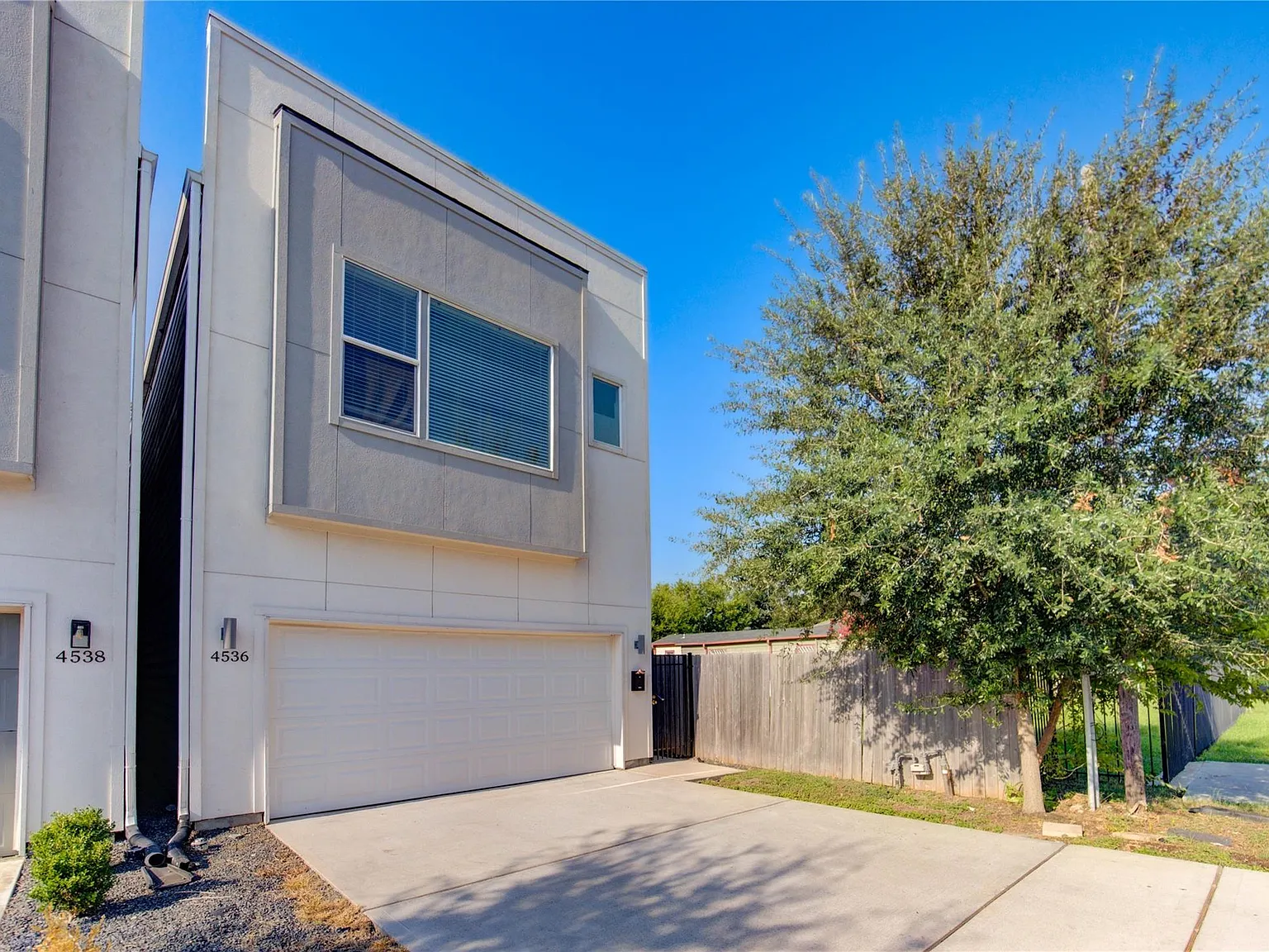 3 bed, 2.5 bath, 1503 sqft, $2,195 — Photo 2
