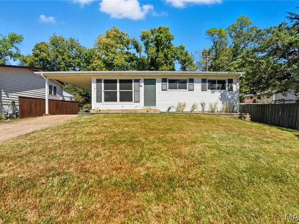 73 Hillcrest Blvd, Ballwin, MO 63021