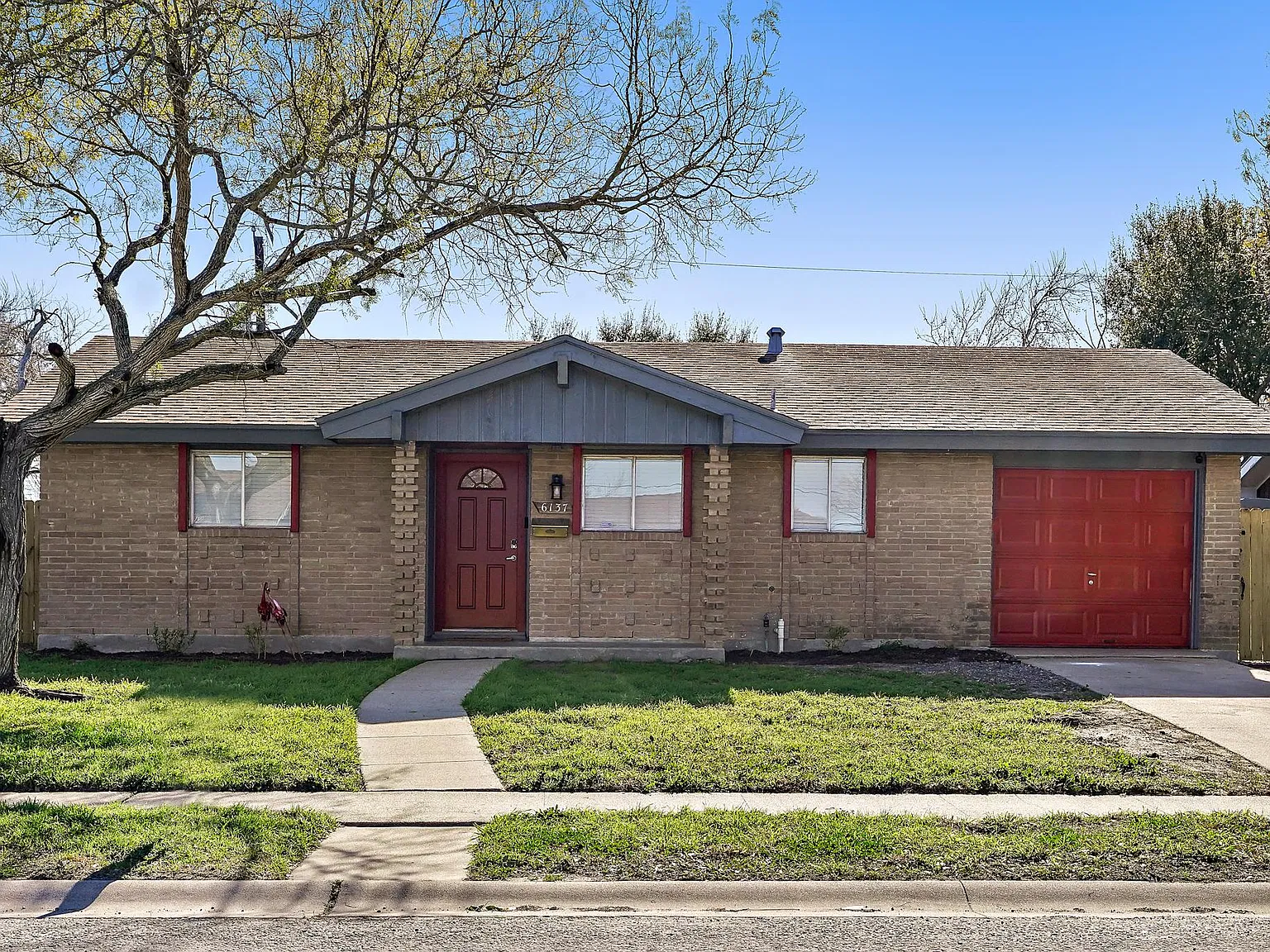 3 bed, 1132 sqft, $4,200 — Photo 1