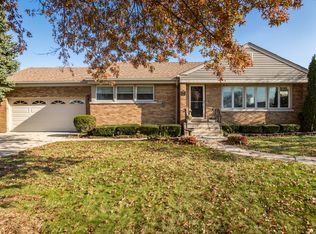 8150 W Greendale Ave, Niles, IL 60714