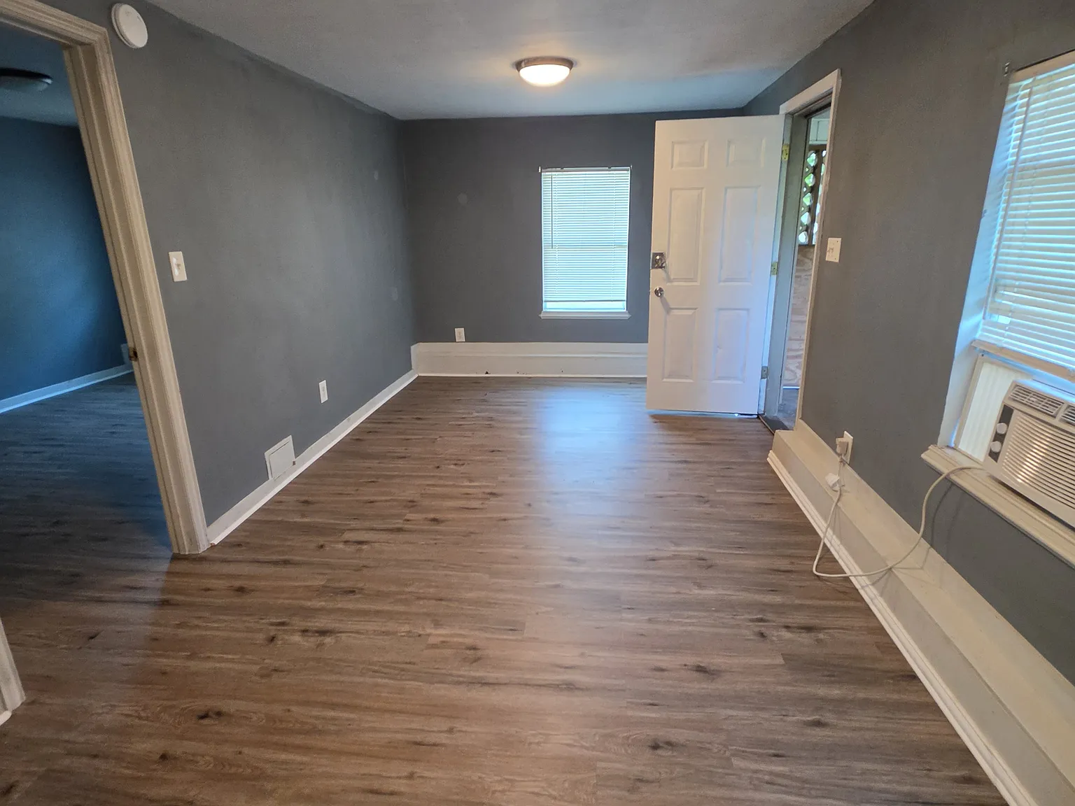 1 bed, 900 sqft, $700 — Photo 4