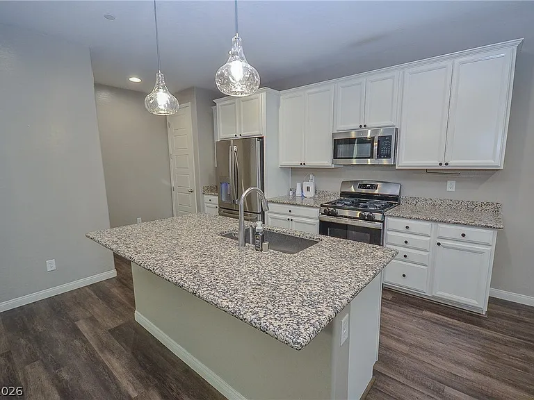 541 Tokopah Falls St — Photo 7