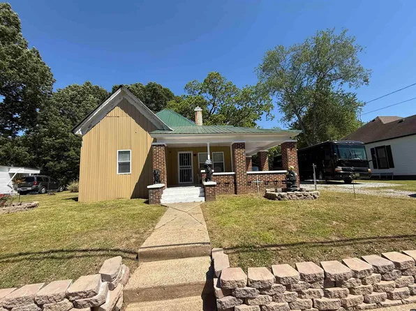 417 N McCombs St, Martin, TN 38237