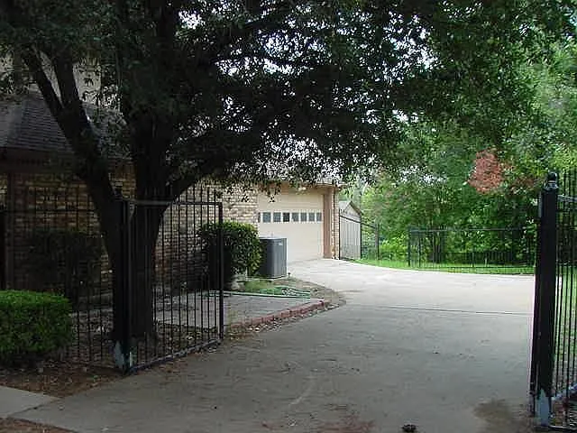 3622 Green Hollow Dr — Photo 5