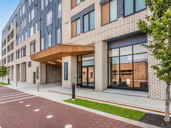 215 Vine St #2306