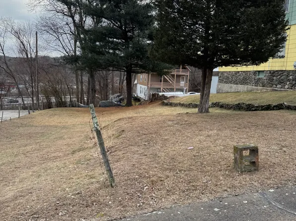 Monmouth Avenue, Waterbury, CT 06701