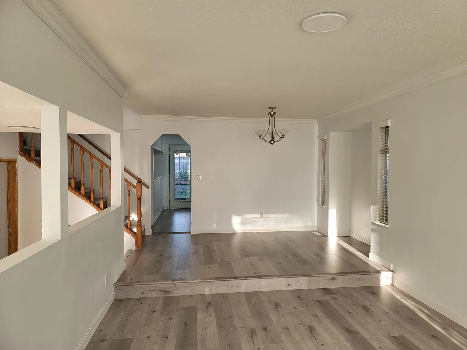 23023 Olund Cres photo 1