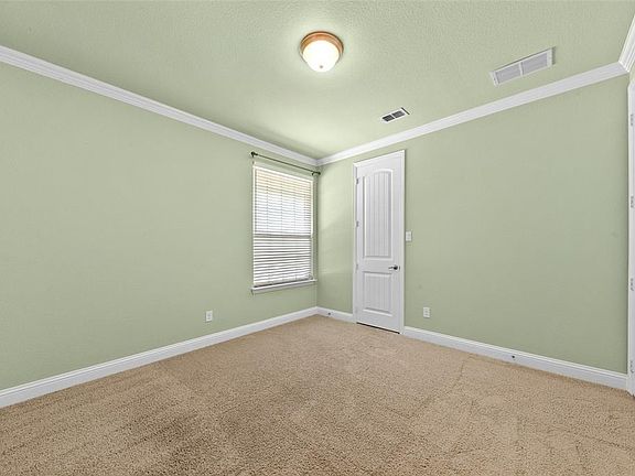 4th image of 1713 Queensgate Dr