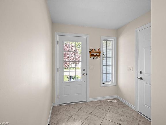 5th image of 193 Glenariff Dr