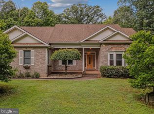 384 W Blakeley Dr, Charles Town, WV 25414