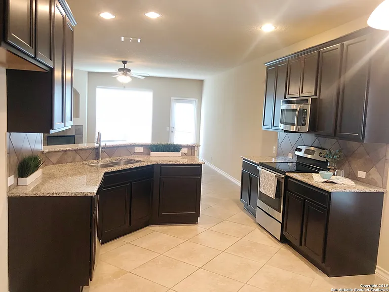 7315 Elizabeth Way — Photo 10