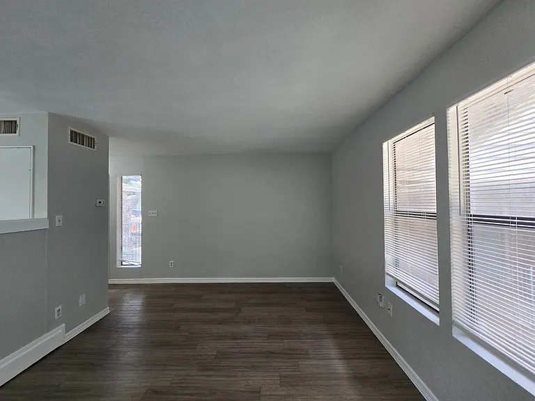 513 S Park Dr — Photo 14