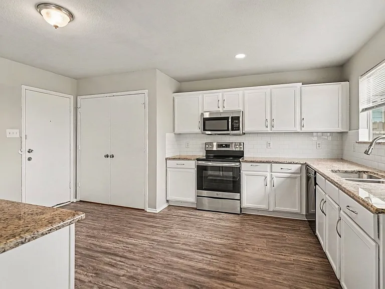 1733 Vineridge Ln — Photo 11