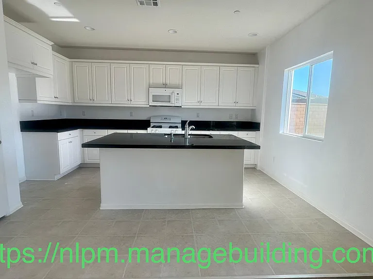 13328 Hyacinth Ct — Photo 4