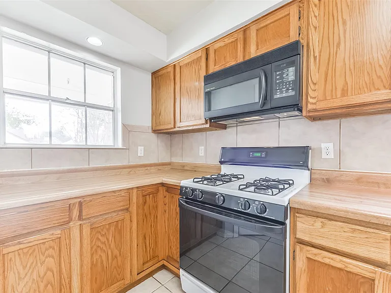16606 Burlcreek — Photo 19