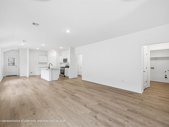 2nd image of 1109 Saddle Dr
