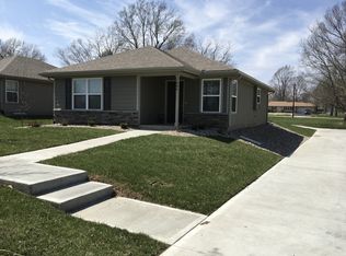 406 S Monroe St, Raymore, MO 64083