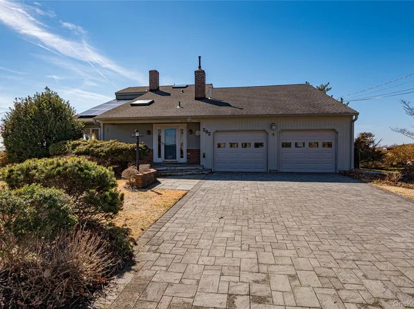 282 Belvedere Drive, Oakdale, NY 11769