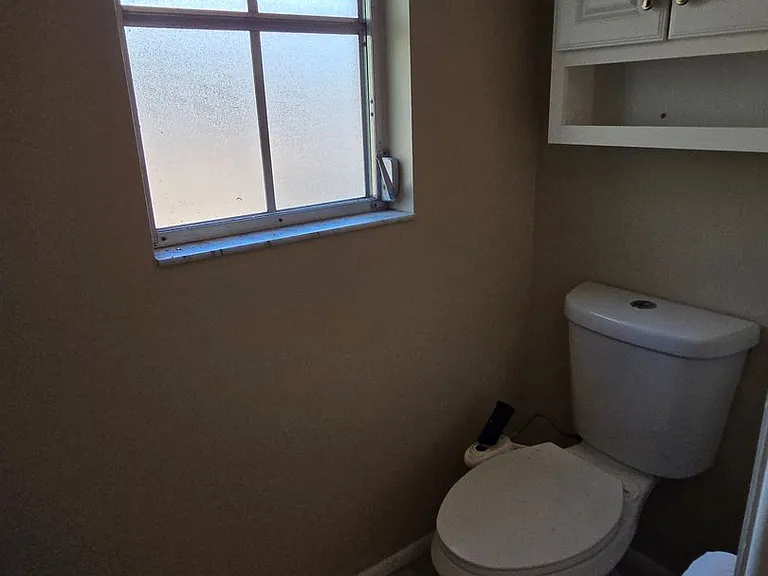 1876 Mid Ocean Cir — Photo 10