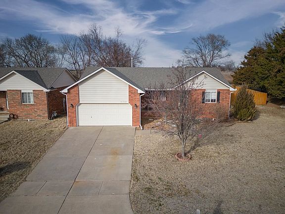 3rd image of 1100 Forrest Glenn Dr