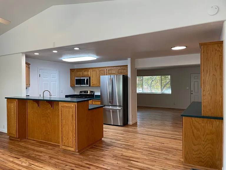 517 Eastwood Dr — Photo 7