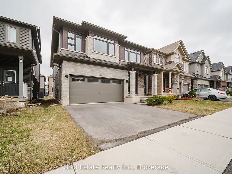 19 McLaren Ave — Photo 3
