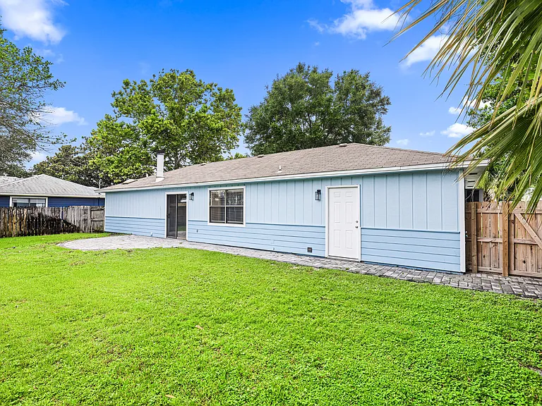 349 Primrose Cir — Photo 40