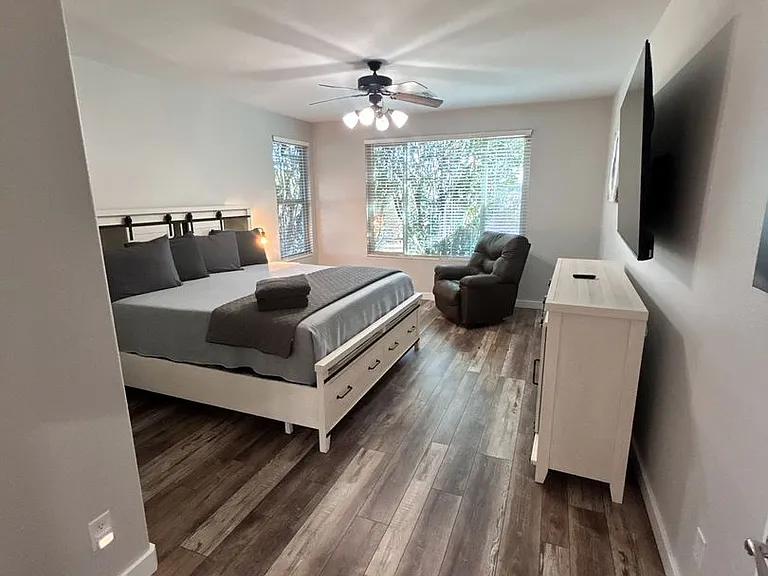 345 N Scott Dr — Photo 10