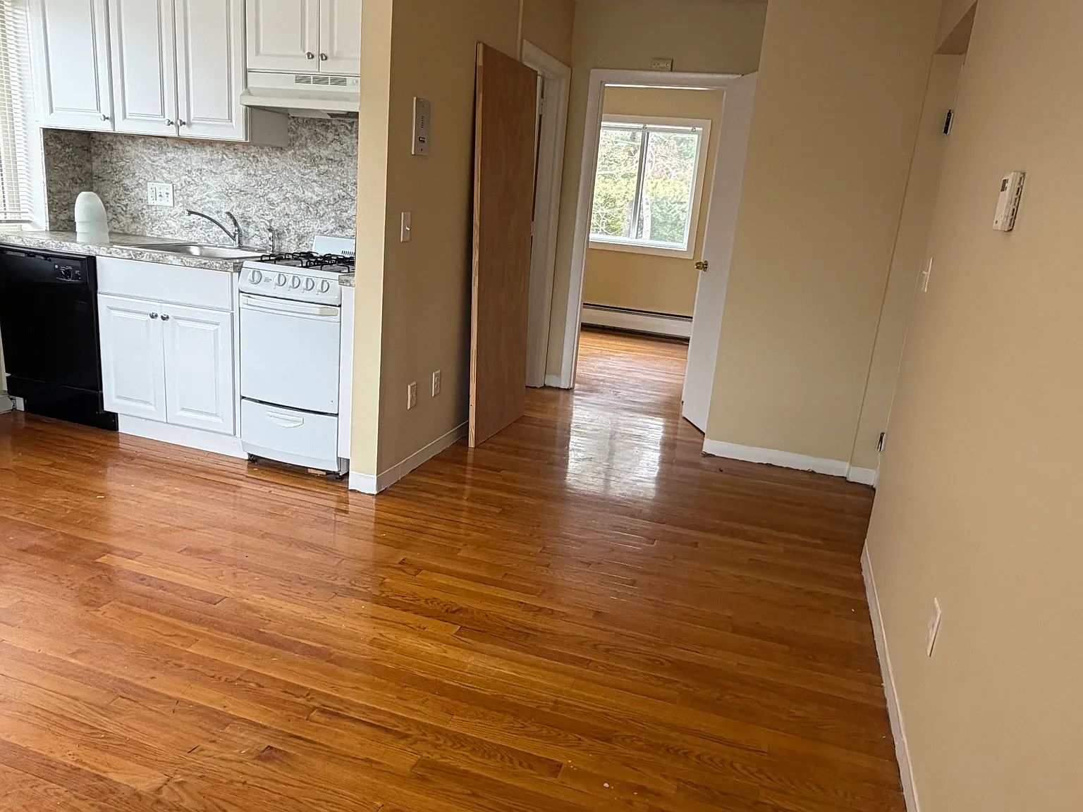 1 bed, 1.0 bath, 500 sqft, $1,850 — Photo 2