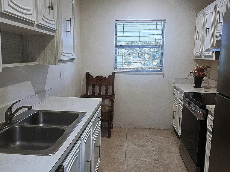 2600 SW 22nd Ave #908 — Photo 2