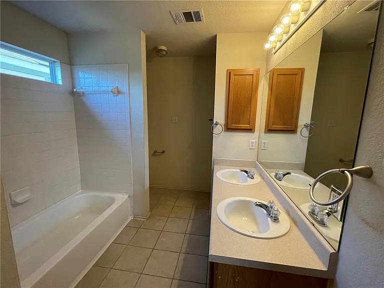 13528 Briarcreek Loop — Photo 8