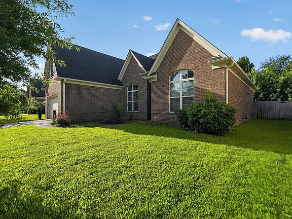 3rd image of 7931 Country Lake Dr