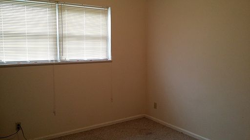 2nd image of 724 Demaret Dr APT B