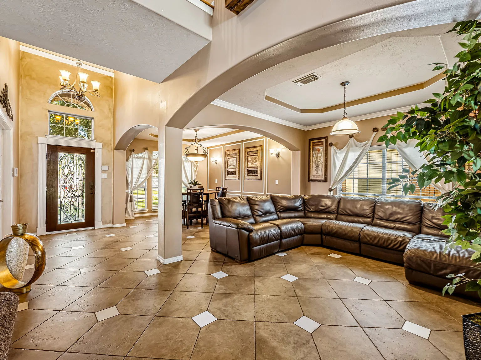 5 bed, 3.5 bath, 3581 sqft, $5,750 — Photo 4