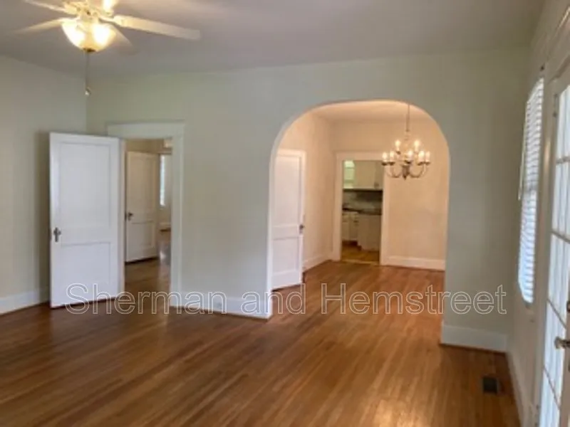 3 bed, 2.0 bath, 2251 sqft, $2,300 — Photo 3