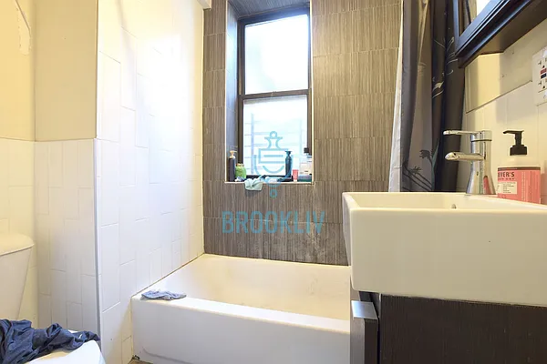 Rented by null | media 49