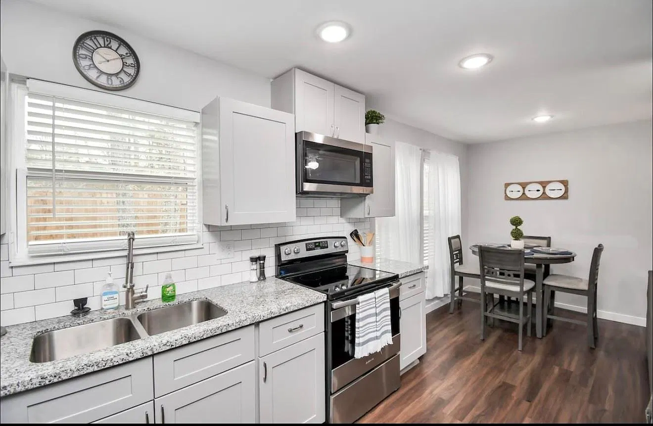 3 bed, 2.0 bath, 1160 sqft, $1,850 — Photo 3