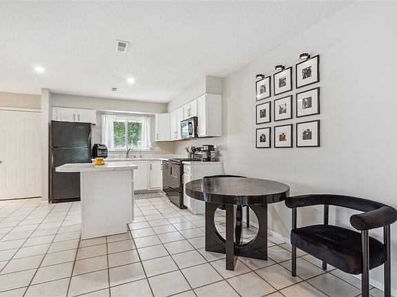 4th image of 189 Stephans St