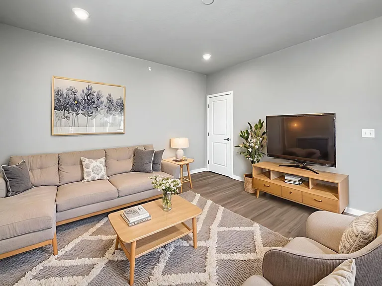 Parkside Luxury Apartments — Photo 17