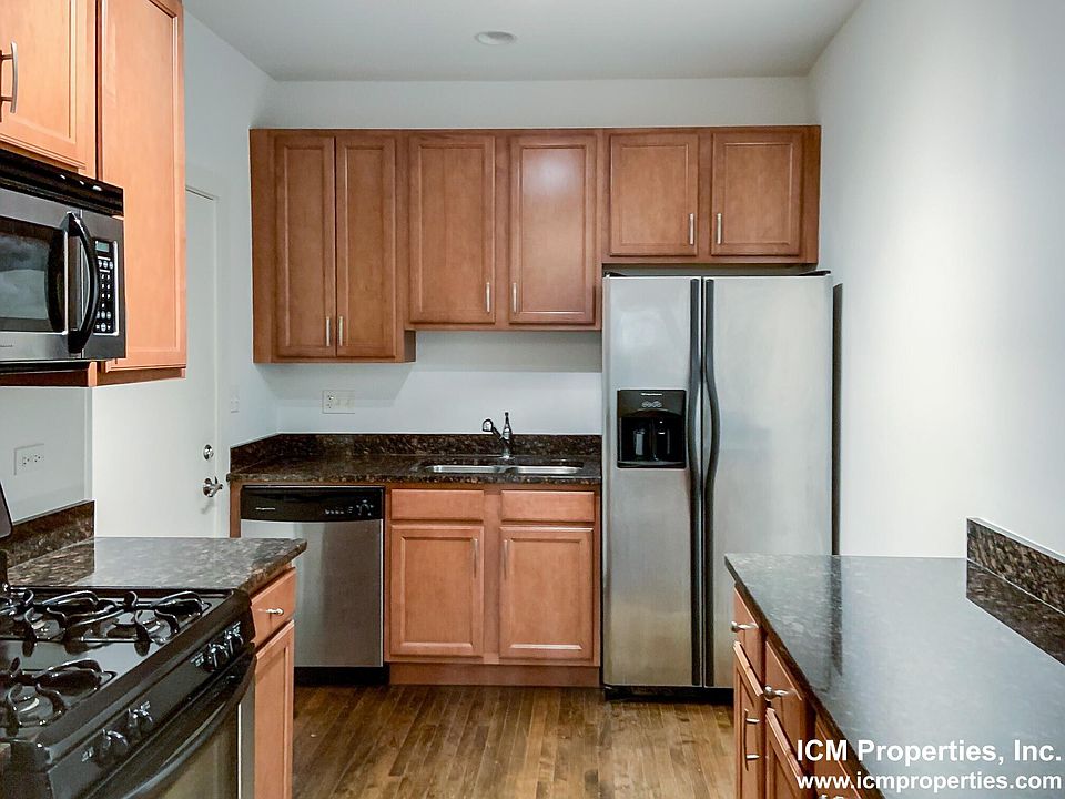 1st image of 1839 W Cornelia Ave #3