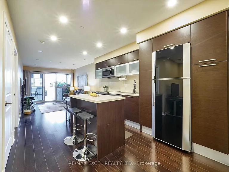 386 Yonge St #503 — Photo 13