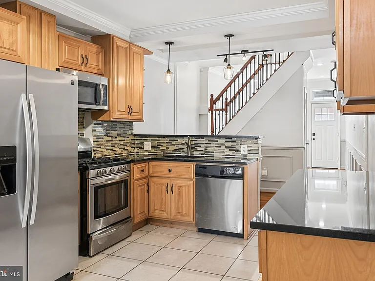 214 N Madeira St — Photo 12