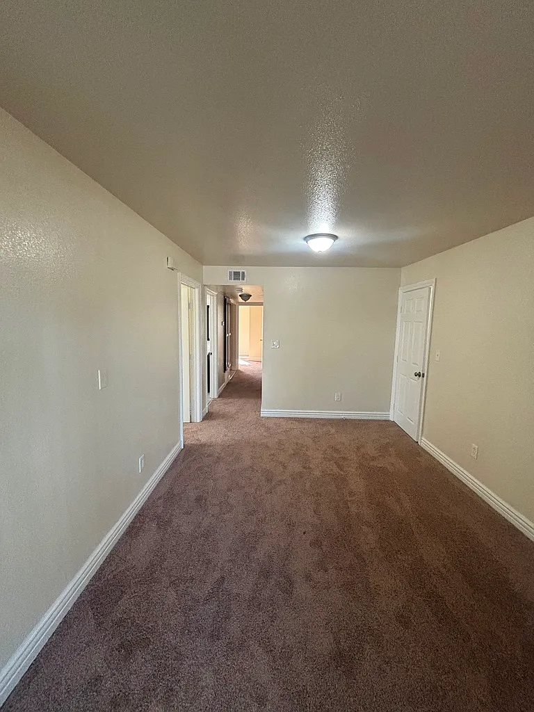 4 bed, 1275 sqft, $3,400 — Photo 2