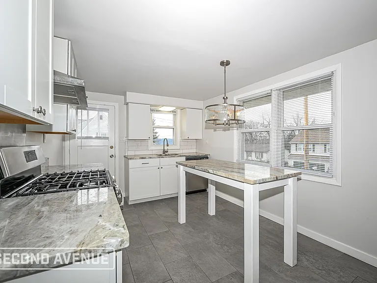 1886 Anderson Ave — Photo 3