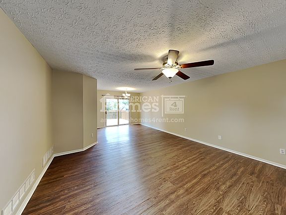4th image of 5376 Victoria St