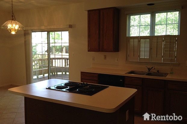 2nd image of 16641 Caxton Pl