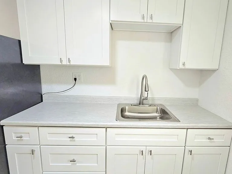 1411 Basin St SW — Photo 2