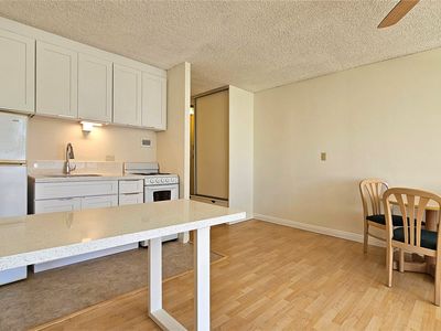 747 Amana St APT 617, Honolulu, HI, 96814