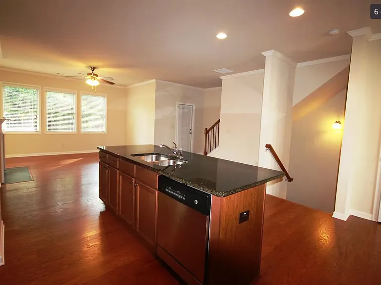 1304 Hopkins Dr — Photo 6
