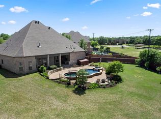7901 Forest View Ct, North Richland Hills, TX 76182